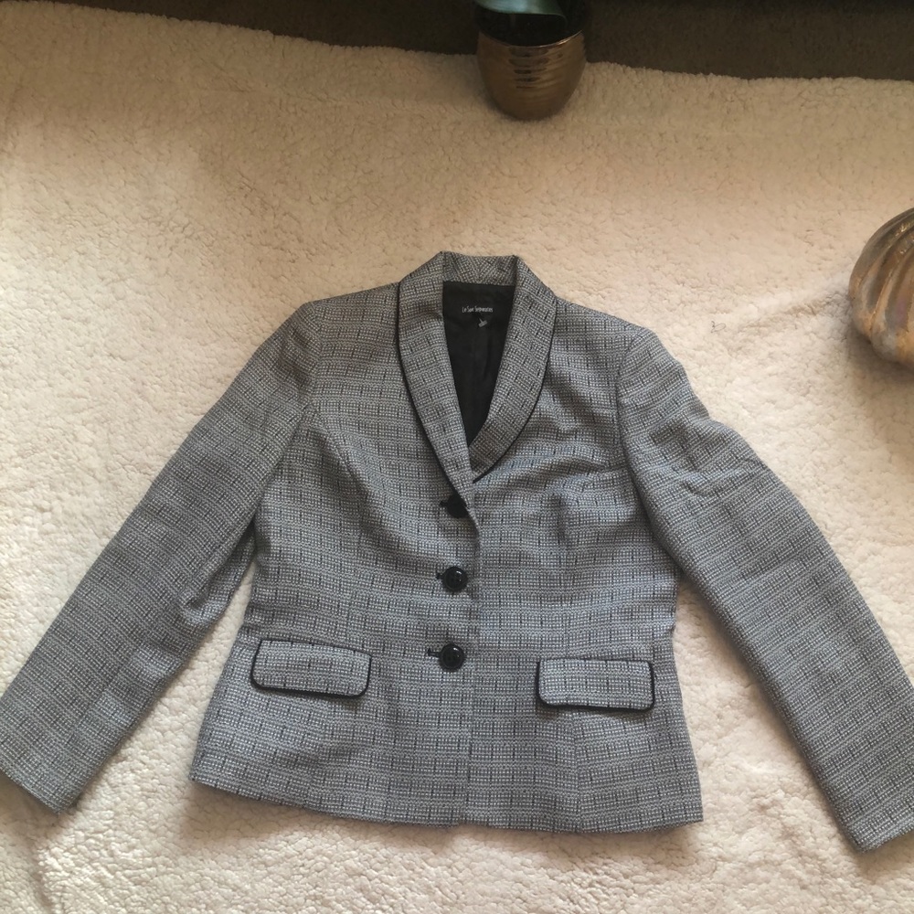 Blazer - Picture 3 of 4